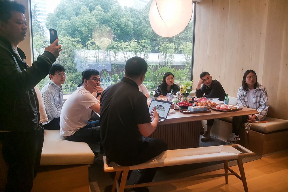 百盛阔达装饰一行莅临我司交流学习