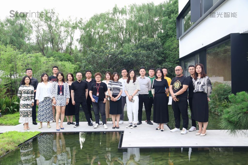 红蚂蚁园区店设计师团队莅临我司参观学习