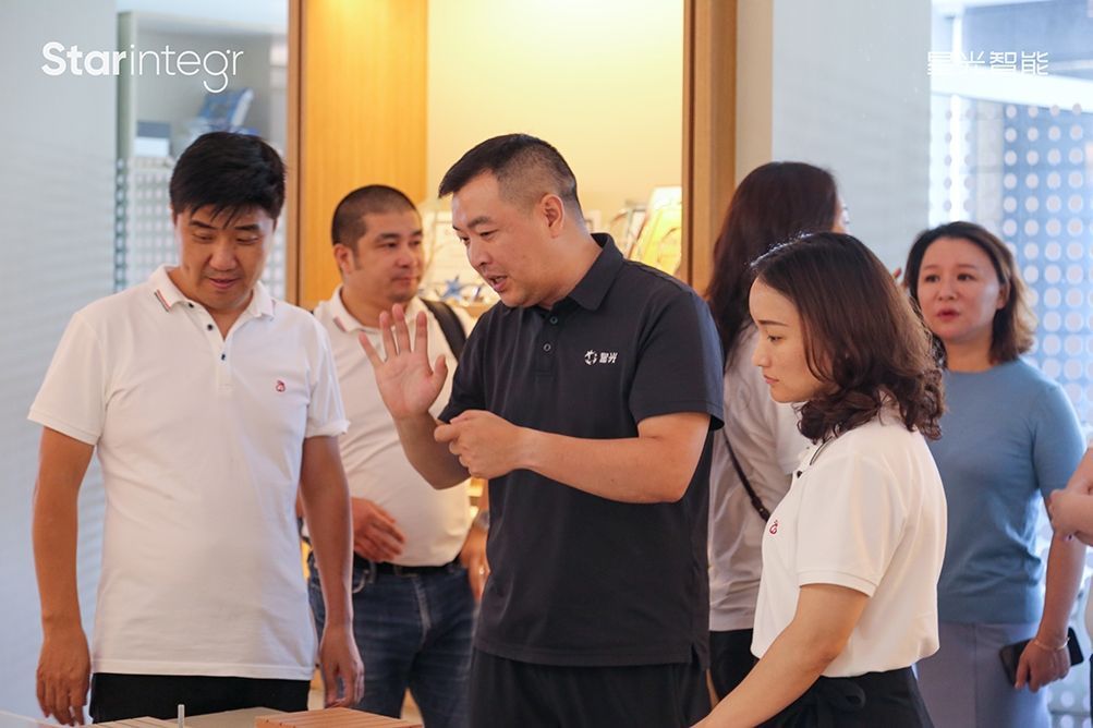 红蚂蚁七十余人莅临我司参观交流