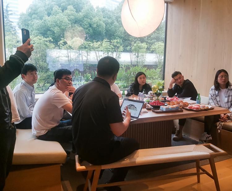 百盛阔达装饰一行莅临我司交流学习