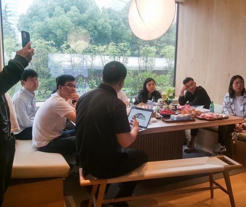 百盛阔达装饰一行莅临我司交流学习