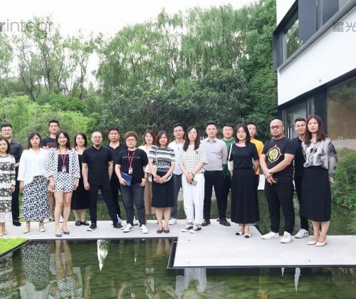 红蚂蚁园区店设计师团队莅临我司参观学习