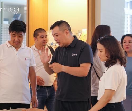 红蚂蚁七十余人莅临我司参观交流